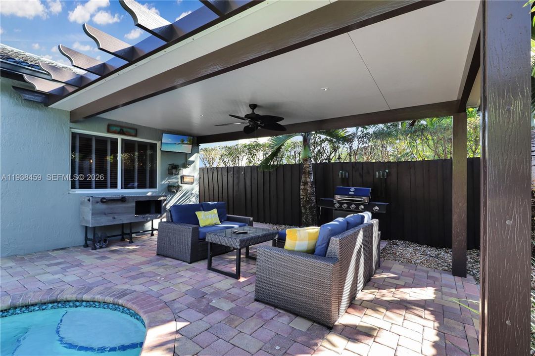 待售: $750,000 (3 贝兹, 2 浴室, 1681 平方英尺)