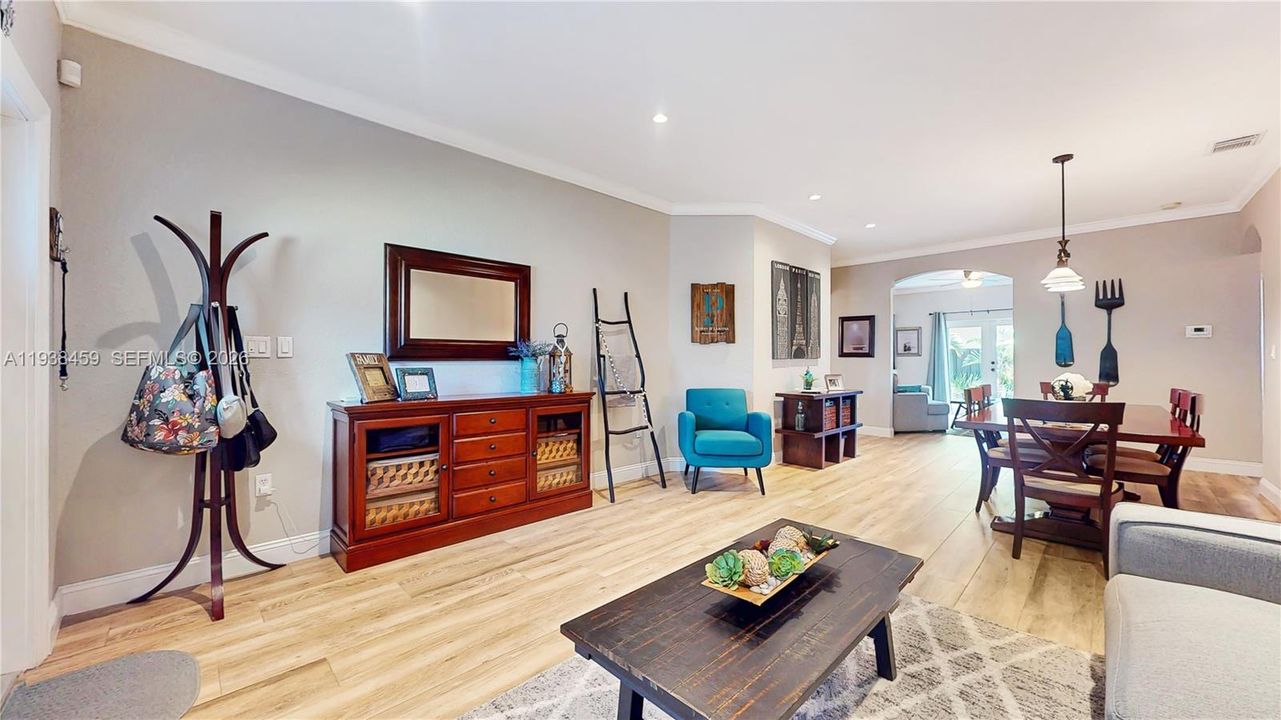 待售: $750,000 (3 贝兹, 2 浴室, 1681 平方英尺)