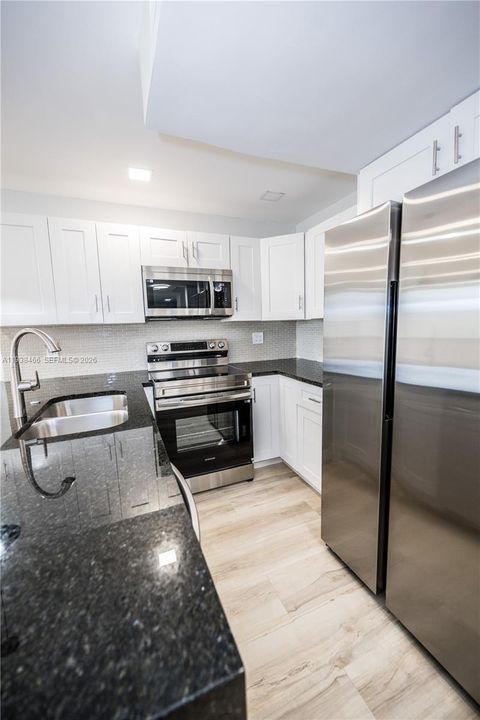 For Rent: $2,400 (2 beds, 2 baths, 1175 Square Feet)