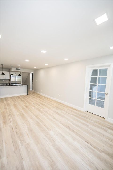 For Rent: $2,400 (2 beds, 2 baths, 1175 Square Feet)