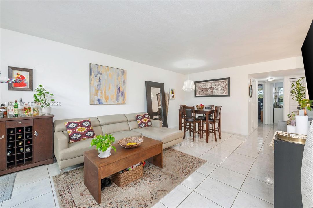 For Rent: $2,800 (3 beds, 2 baths, 1120 Square Feet)