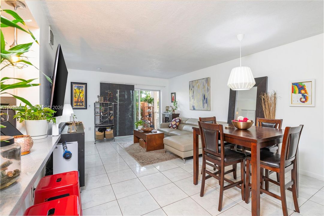 For Rent: $2,800 (3 beds, 2 baths, 1120 Square Feet)