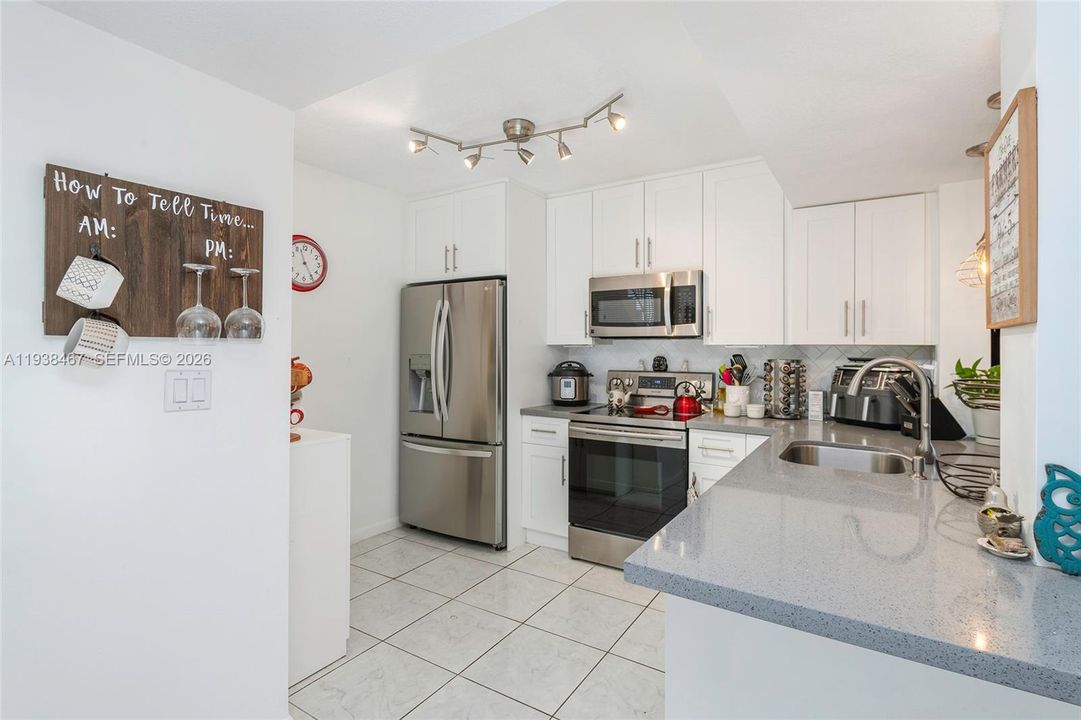 For Rent: $2,800 (3 beds, 2 baths, 1120 Square Feet)