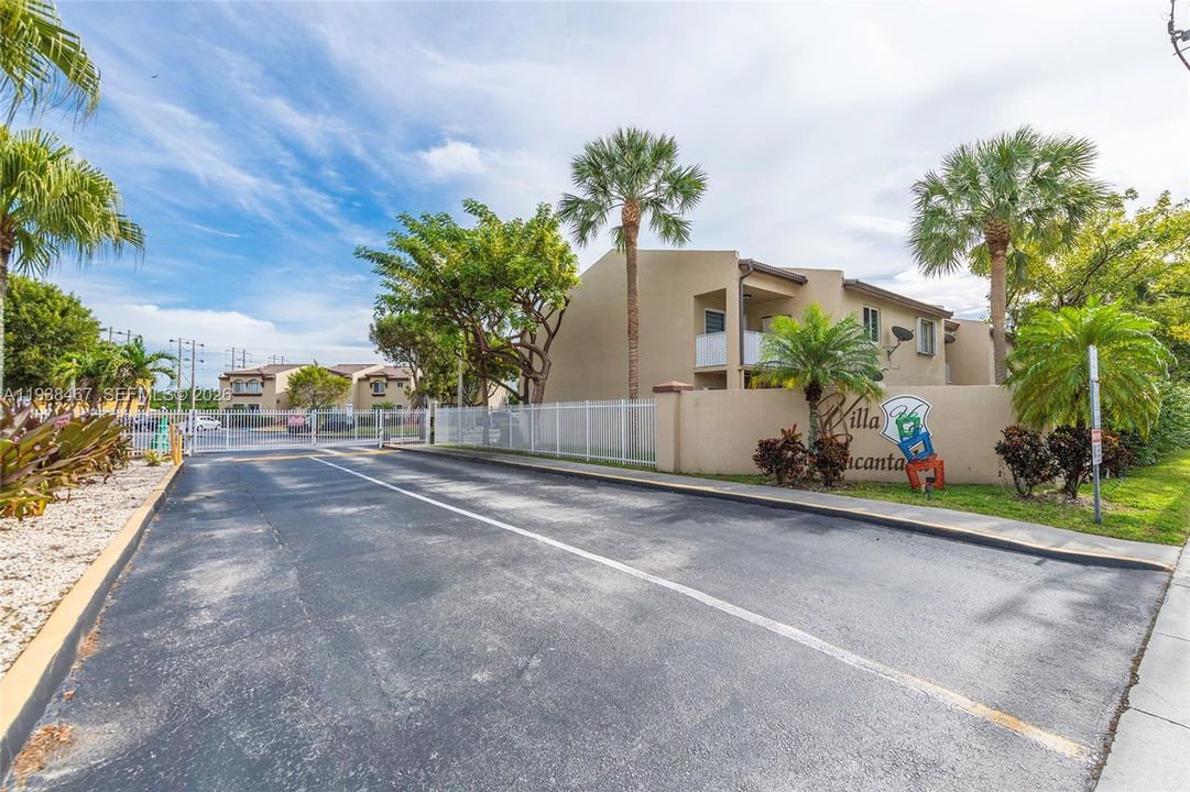 For Rent: $2,800 (3 beds, 2 baths, 1120 Square Feet)