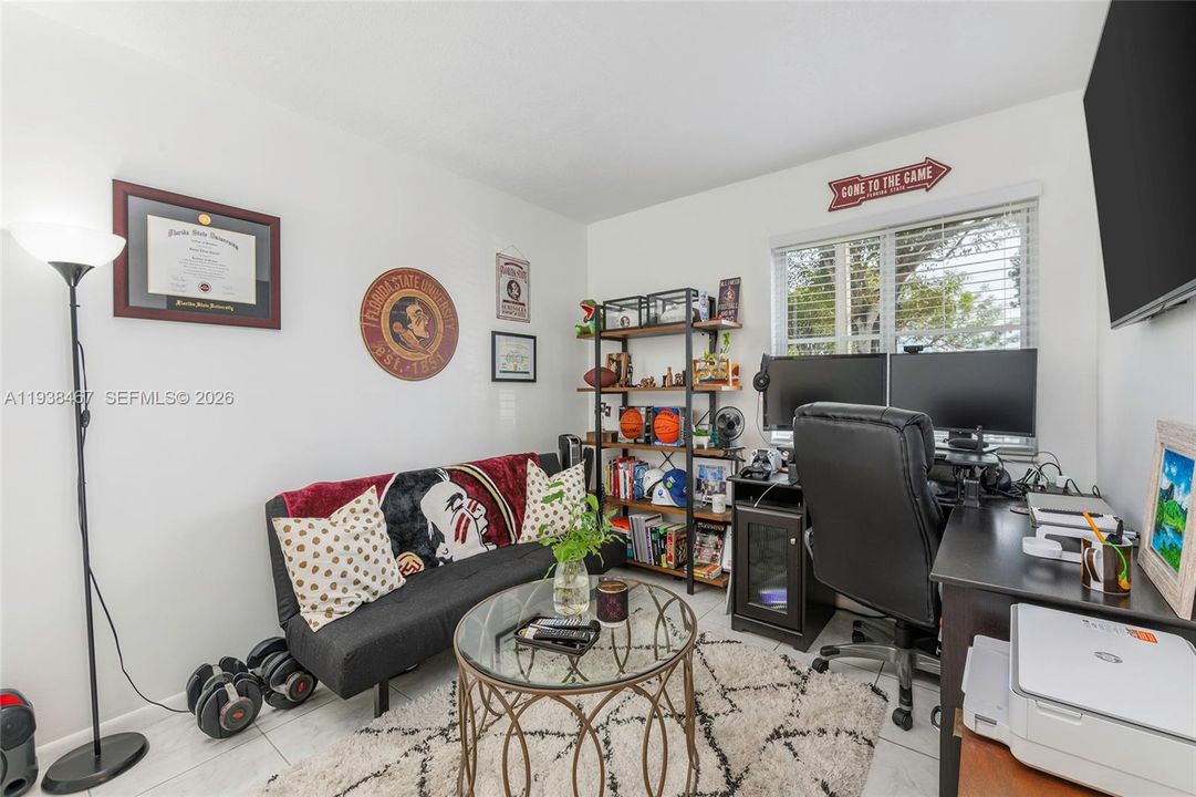 For Rent: $2,800 (3 beds, 2 baths, 1120 Square Feet)