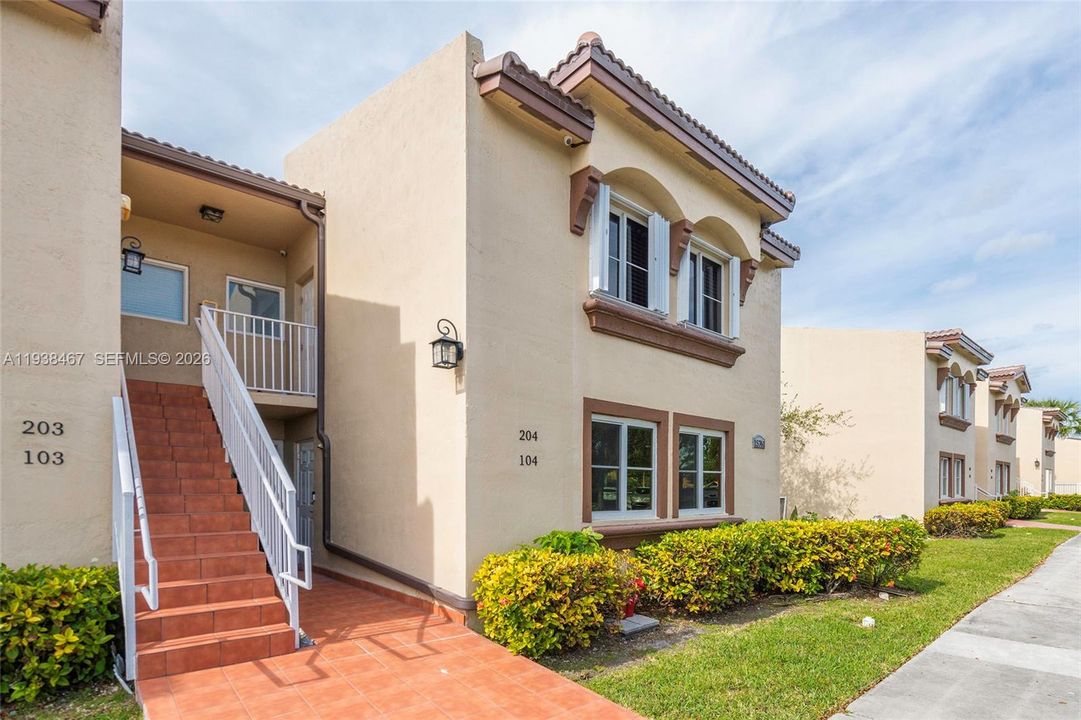 For Rent: $2,800 (3 beds, 2 baths, 1120 Square Feet)