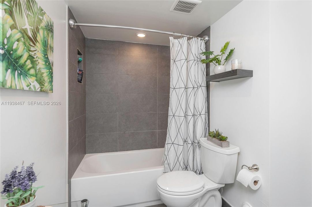 For Rent: $2,800 (3 beds, 2 baths, 1120 Square Feet)