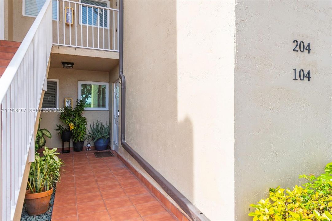 For Rent: $2,800 (3 beds, 2 baths, 1120 Square Feet)