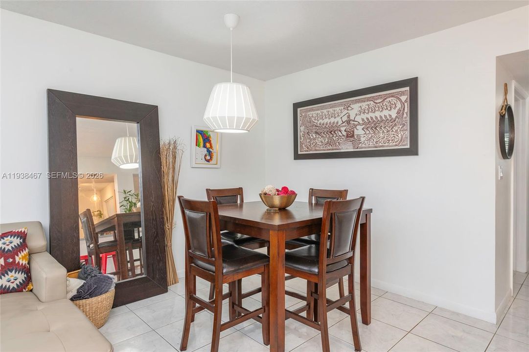 For Rent: $2,800 (3 beds, 2 baths, 1120 Square Feet)