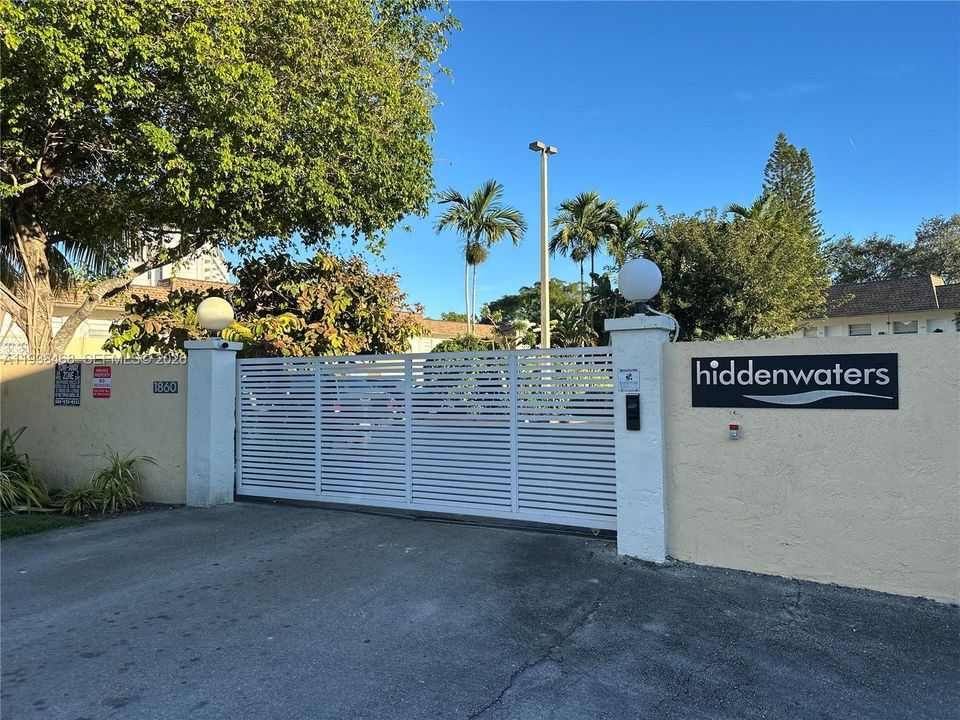 Main entrance, keyless