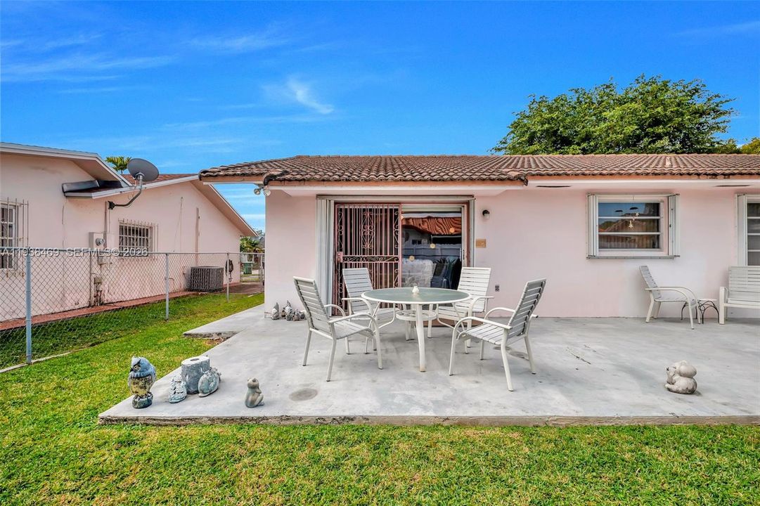 For Sale: $749,000 (4 beds, 3 baths, 2424 Square Feet)
