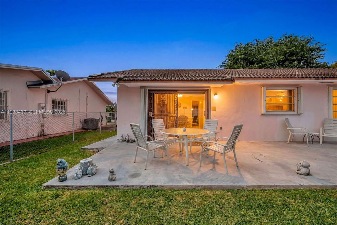 For Sale: $749,000 (4 beds, 3 baths, 2424 Square Feet)