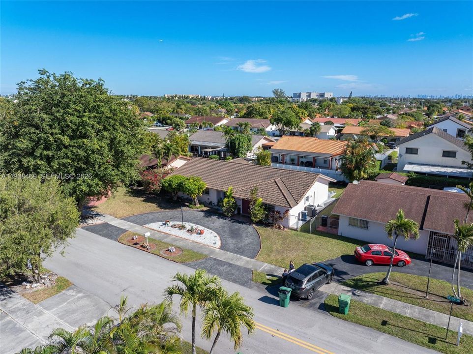 For Sale: $749,000 (4 beds, 3 baths, 2424 Square Feet)