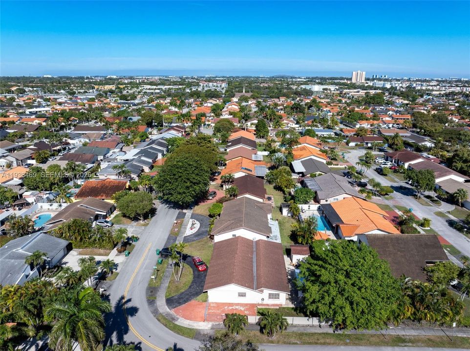 For Sale: $749,000 (4 beds, 3 baths, 2424 Square Feet)