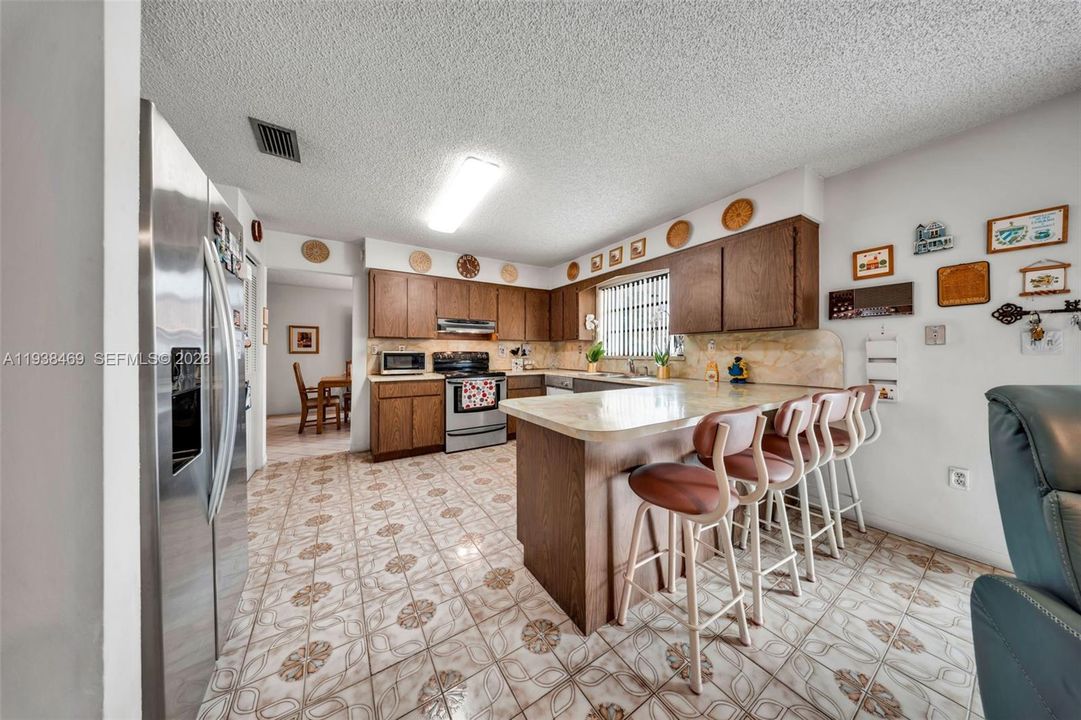 For Sale: $749,000 (4 beds, 3 baths, 2424 Square Feet)