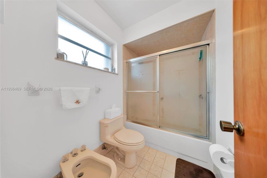 For Sale: $749,000 (4 beds, 3 baths, 2424 Square Feet)