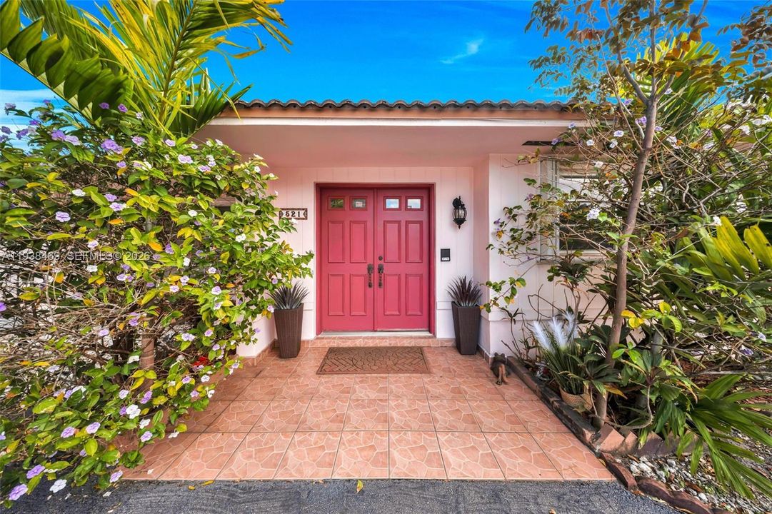 For Sale: $749,000 (4 beds, 3 baths, 2424 Square Feet)