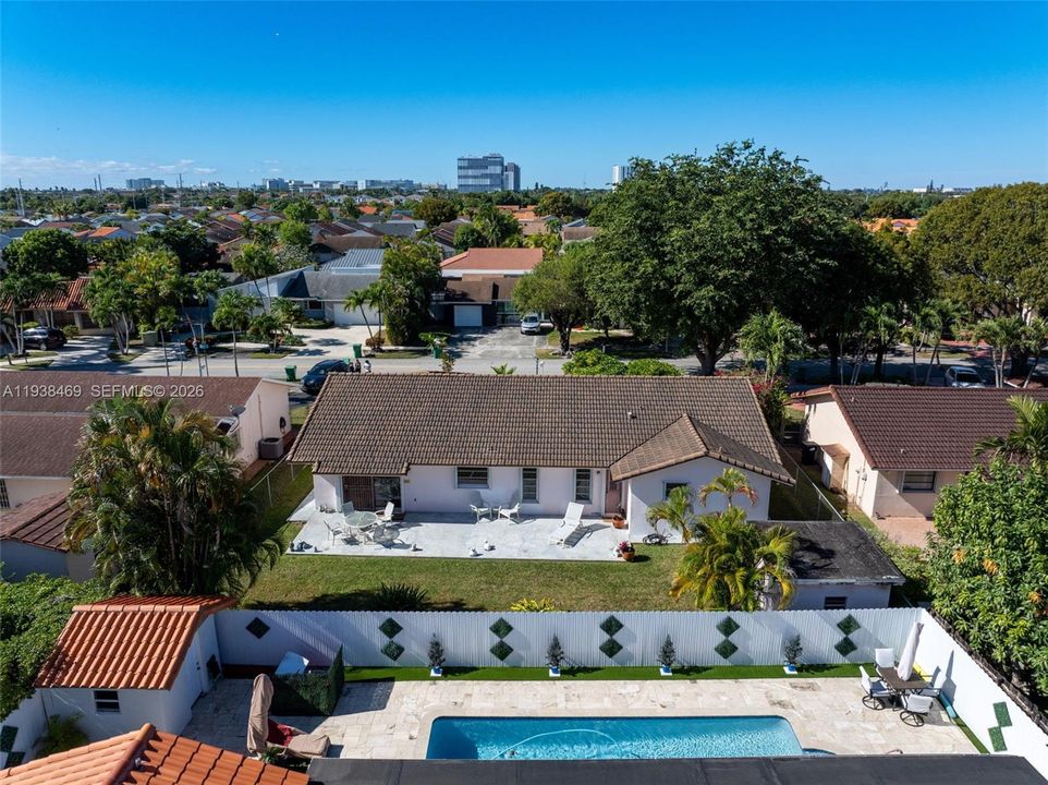 For Sale: $749,000 (4 beds, 3 baths, 2424 Square Feet)