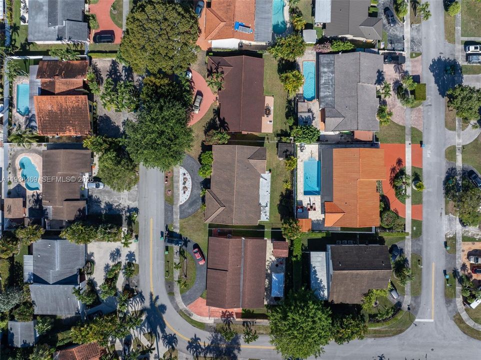 For Sale: $749,000 (4 beds, 3 baths, 2424 Square Feet)