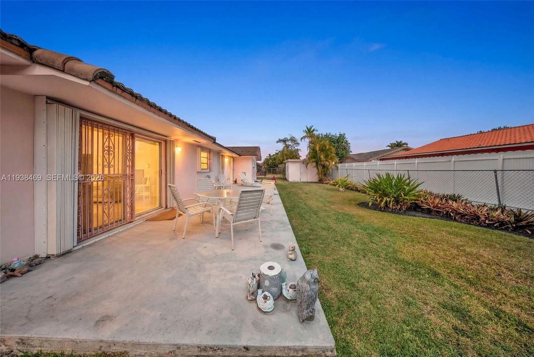 For Sale: $749,000 (4 beds, 3 baths, 2424 Square Feet)