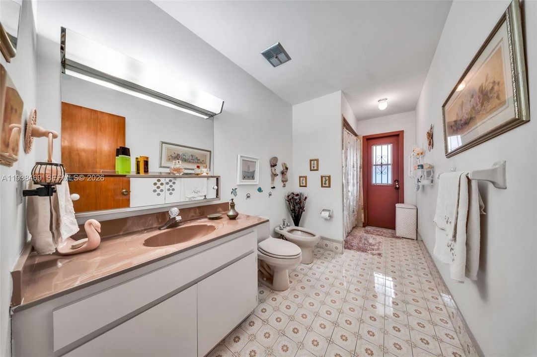 For Sale: $749,000 (4 beds, 3 baths, 2424 Square Feet)