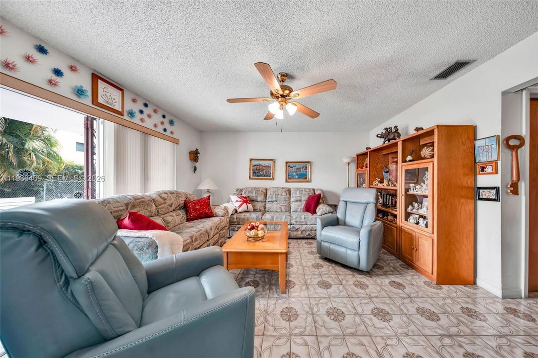 For Sale: $749,000 (4 beds, 3 baths, 2424 Square Feet)