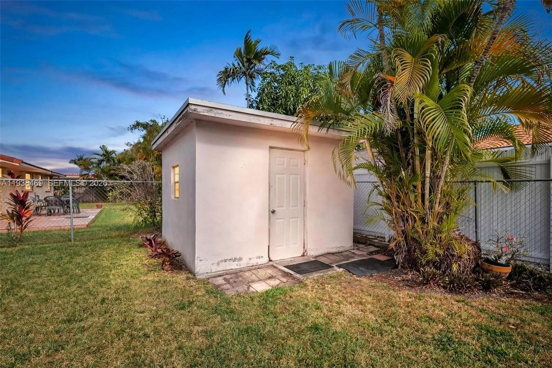 For Sale: $749,000 (4 beds, 3 baths, 2424 Square Feet)