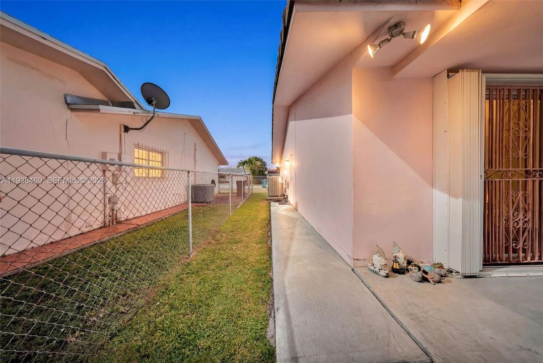 For Sale: $749,000 (4 beds, 3 baths, 2424 Square Feet)