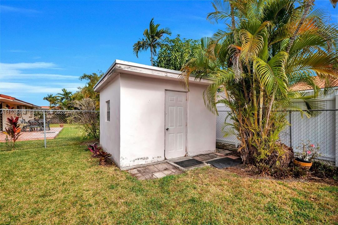 For Sale: $749,000 (4 beds, 3 baths, 2424 Square Feet)