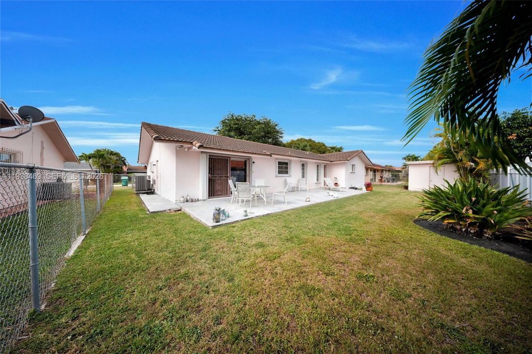 For Sale: $749,000 (4 beds, 3 baths, 2424 Square Feet)