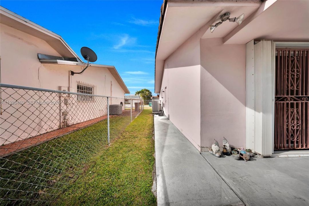 For Sale: $749,000 (4 beds, 3 baths, 2424 Square Feet)