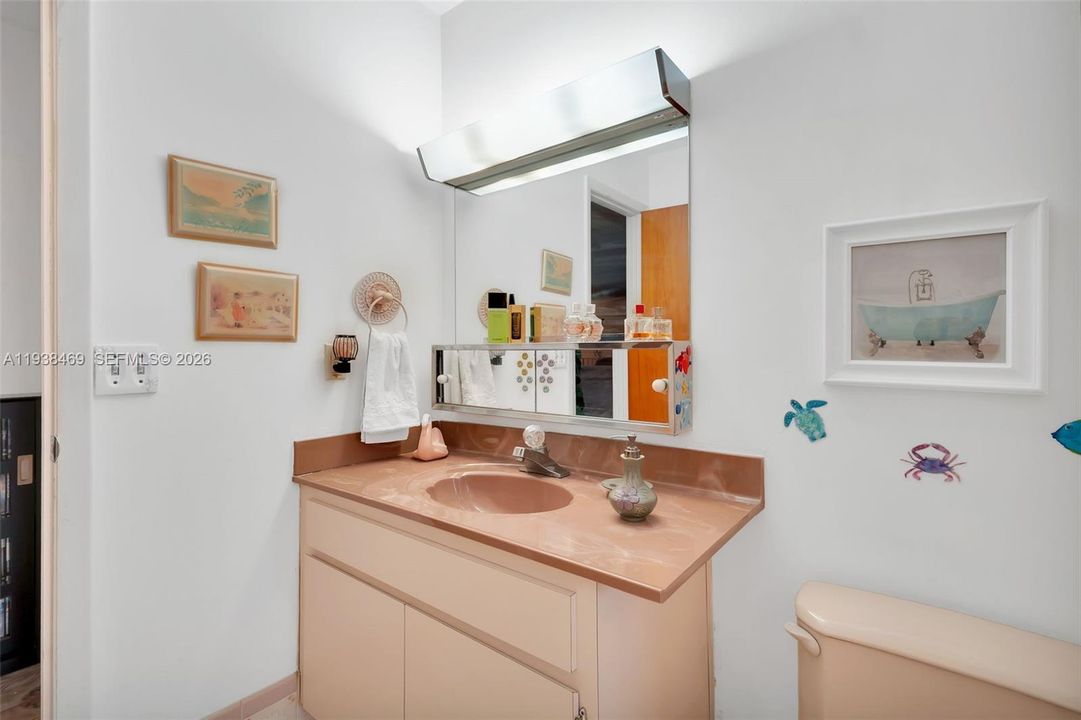 For Sale: $749,000 (4 beds, 3 baths, 2424 Square Feet)