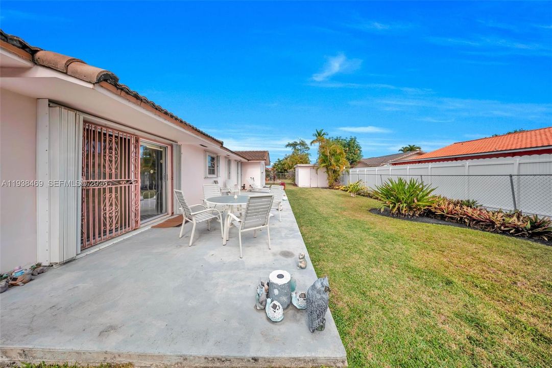 For Sale: $749,000 (4 beds, 3 baths, 2424 Square Feet)