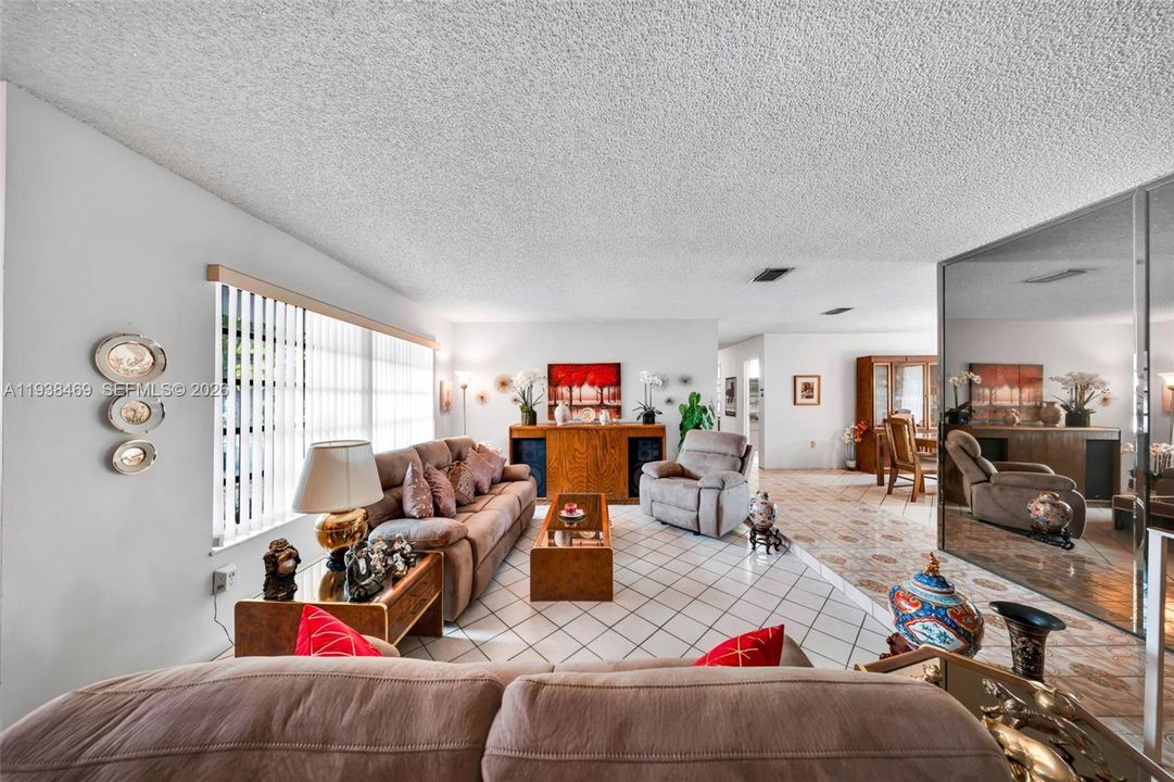 For Sale: $749,000 (4 beds, 3 baths, 2424 Square Feet)