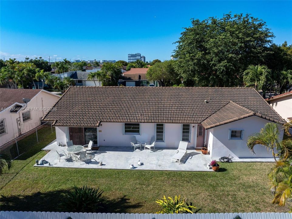 For Sale: $749,000 (4 beds, 3 baths, 2424 Square Feet)