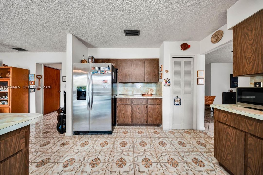 For Sale: $749,000 (4 beds, 3 baths, 2424 Square Feet)