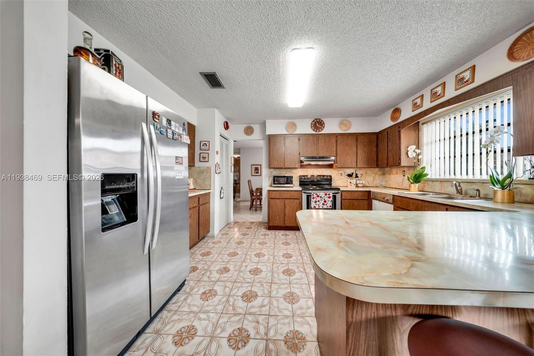 For Sale: $749,000 (4 beds, 3 baths, 2424 Square Feet)