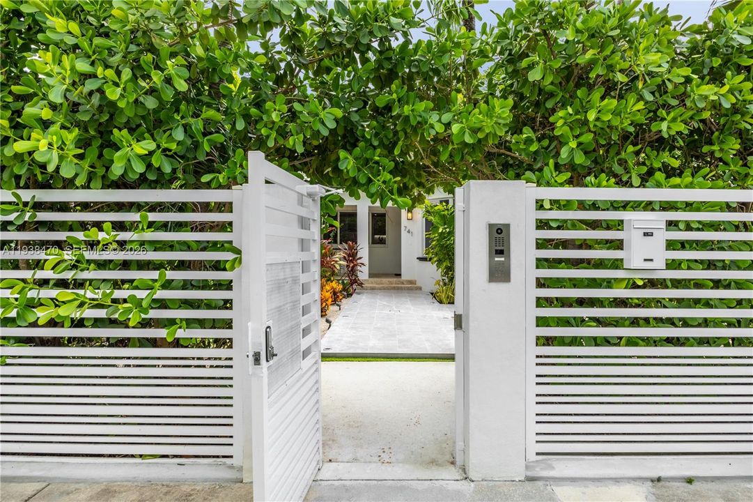 For Sale: $1,498,997 (3 beds, 2 baths, 1868 Square Feet)