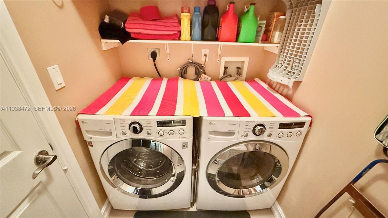 待售: $430,000 (2 贝兹, 2 浴室, 1290 平方英尺)