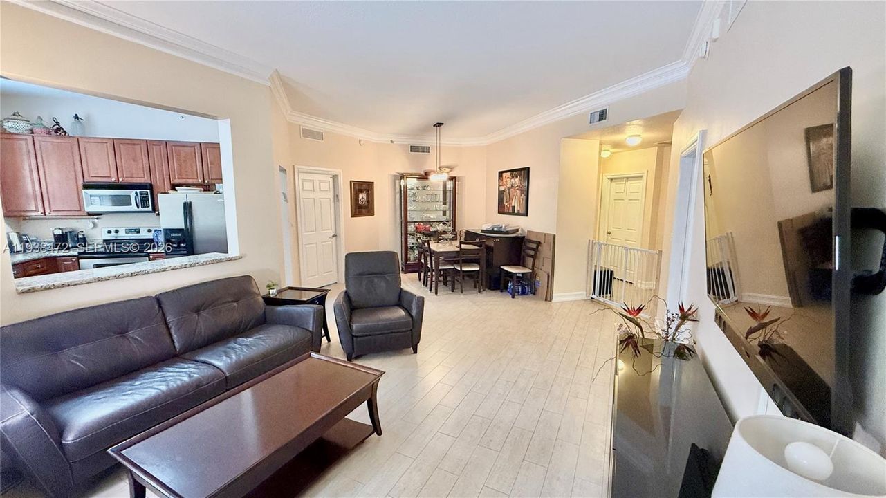 待售: $430,000 (2 贝兹, 2 浴室, 1290 平方英尺)