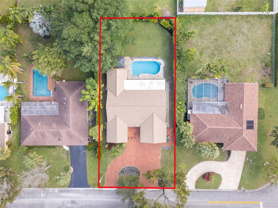 En Venta: $800,000 (4 camas, 2 baños, 2216 Pies cuadrados)