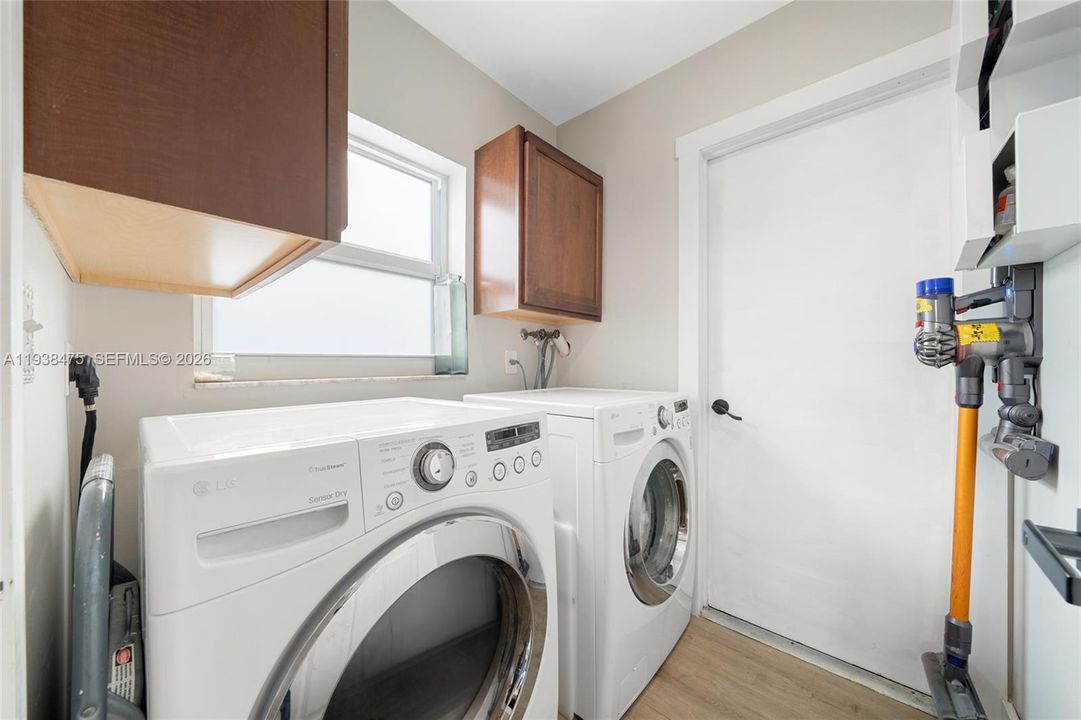 En Venta: $800,000 (4 camas, 2 baños, 2216 Pies cuadrados)