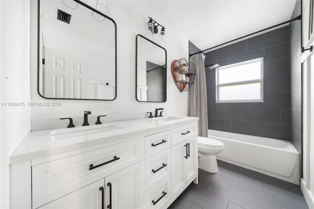 En Venta: $800,000 (4 camas, 2 baños, 2216 Pies cuadrados)