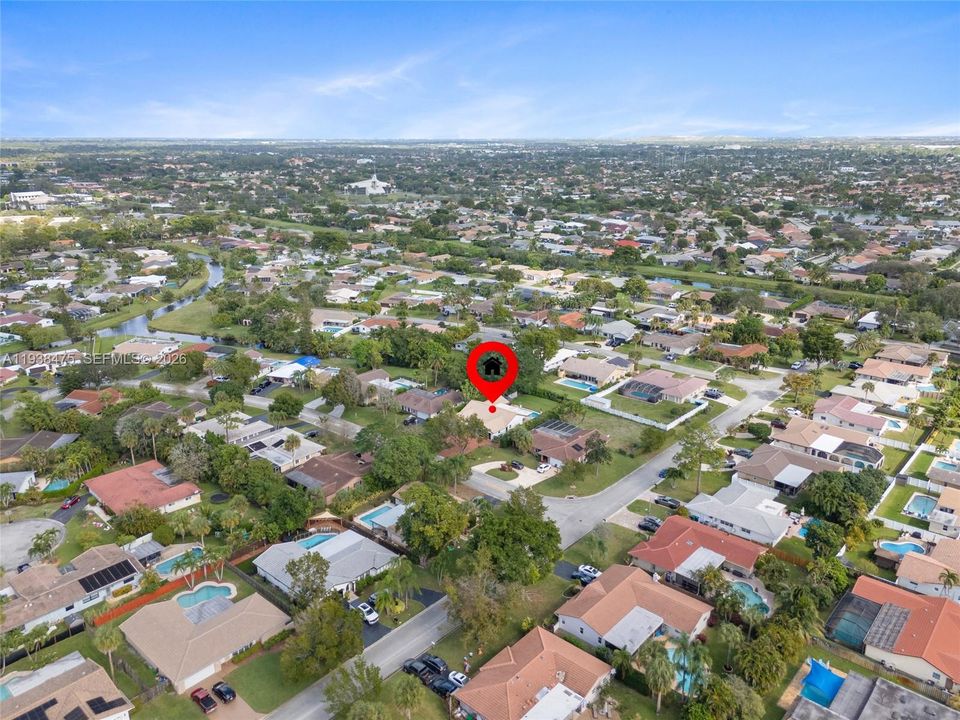 En Venta: $800,000 (4 camas, 2 baños, 2216 Pies cuadrados)