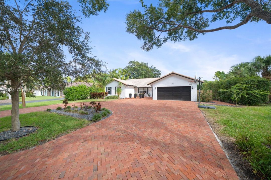 En Venta: $800,000 (4 camas, 2 baños, 2216 Pies cuadrados)