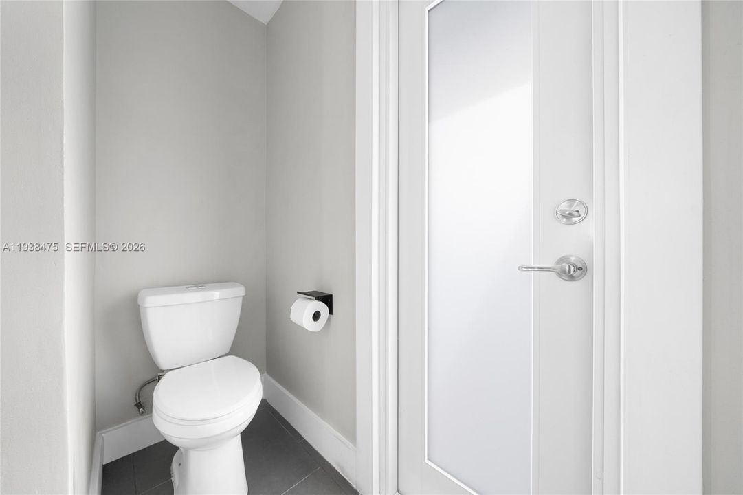 En Venta: $800,000 (4 camas, 2 baños, 2216 Pies cuadrados)