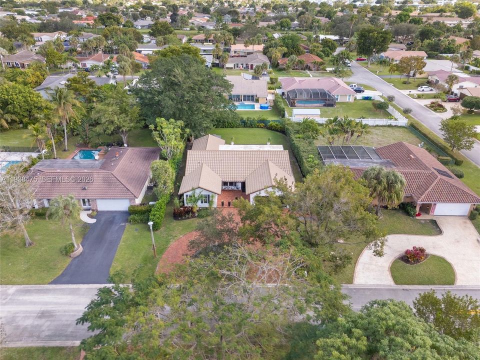 En Venta: $800,000 (4 camas, 2 baños, 2216 Pies cuadrados)