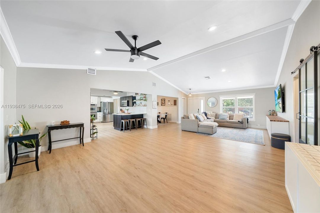 En Venta: $800,000 (4 camas, 2 baños, 2216 Pies cuadrados)