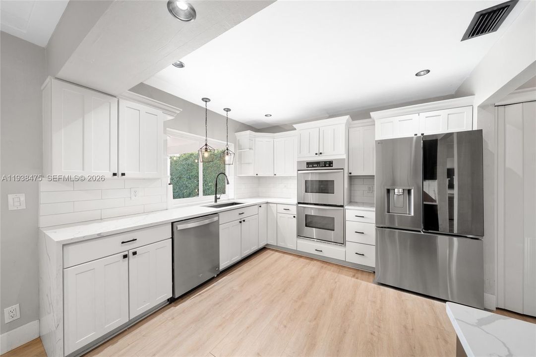 En Venta: $800,000 (4 camas, 2 baños, 2216 Pies cuadrados)