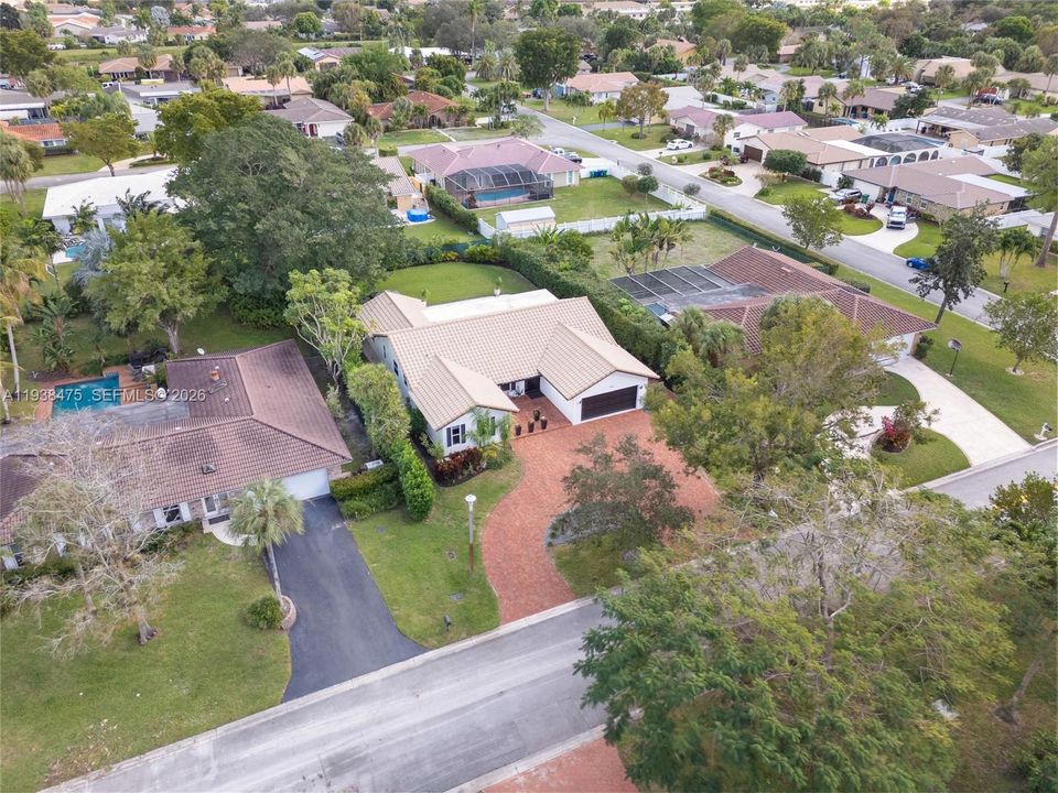 En Venta: $800,000 (4 camas, 2 baños, 2216 Pies cuadrados)